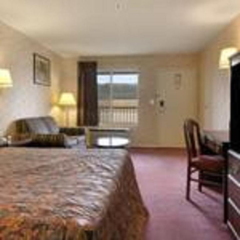 Super 8 By Wyndham Decatur Priceville Bagian luar foto