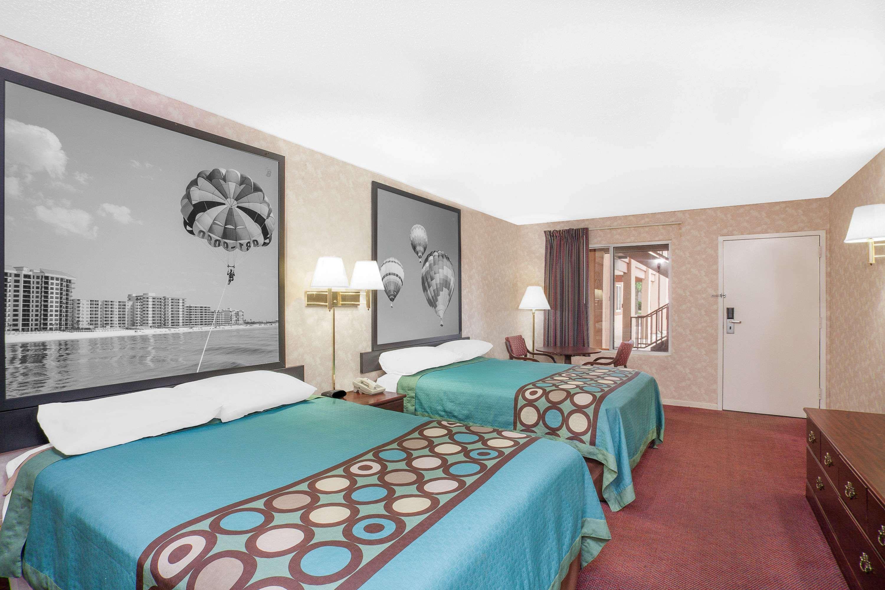 Super 8 By Wyndham Decatur Priceville Bagian luar foto