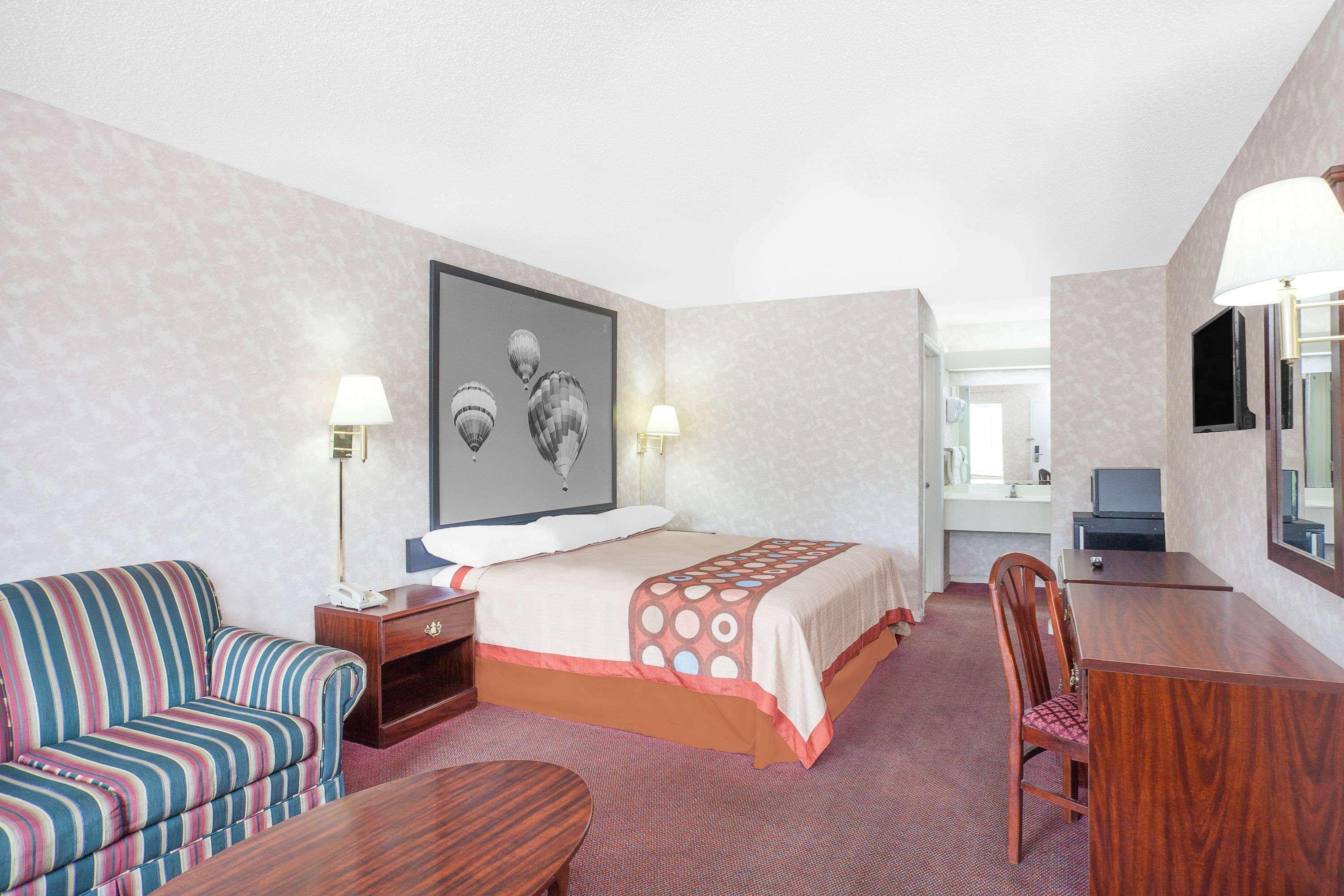 Super 8 By Wyndham Decatur Priceville Bagian luar foto